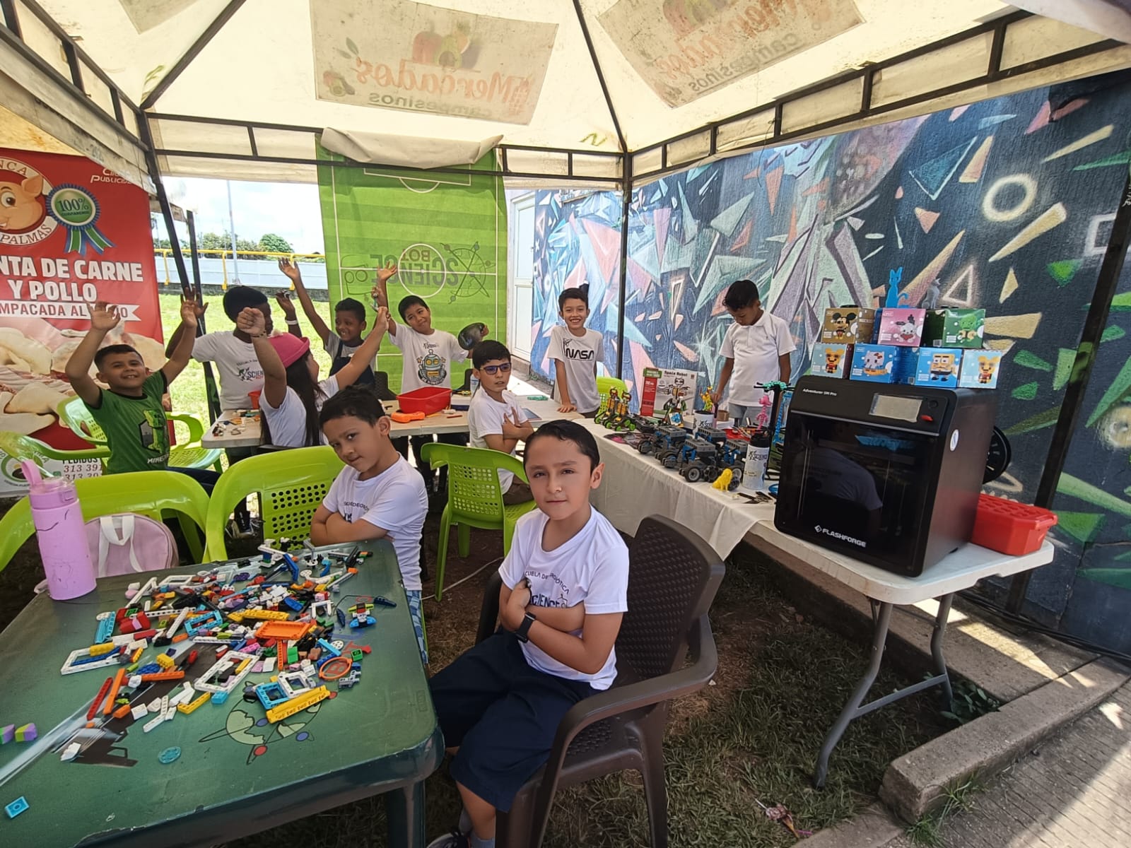 Competencia de robótica entre estudiantes